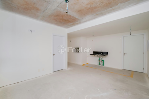 Image 4 - 813762
