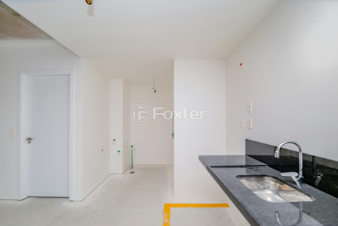 Image 5 - 813762