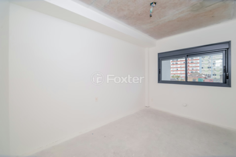 Image 8 - 813762