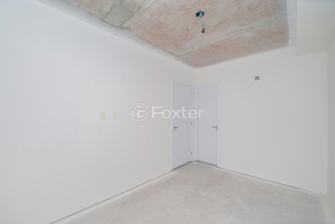 Image 10 - 813762