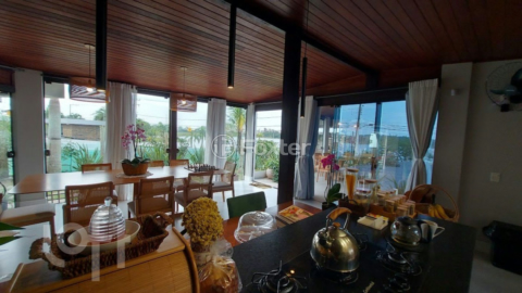 Image 11 - 816810