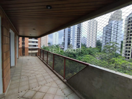 Image 14 - 817381