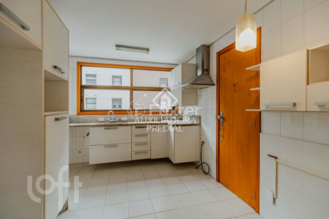 Image 8 - 818297