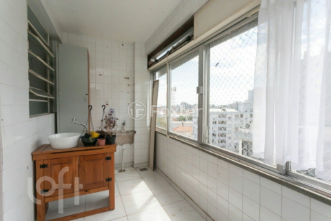 Image 8 - 818412