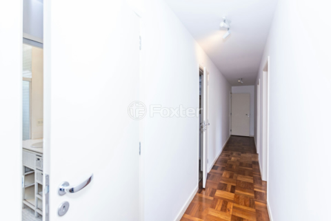 Image 17 - 818524