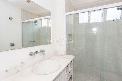 Image 19 - 818524