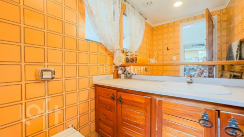 Image 32 - 818600