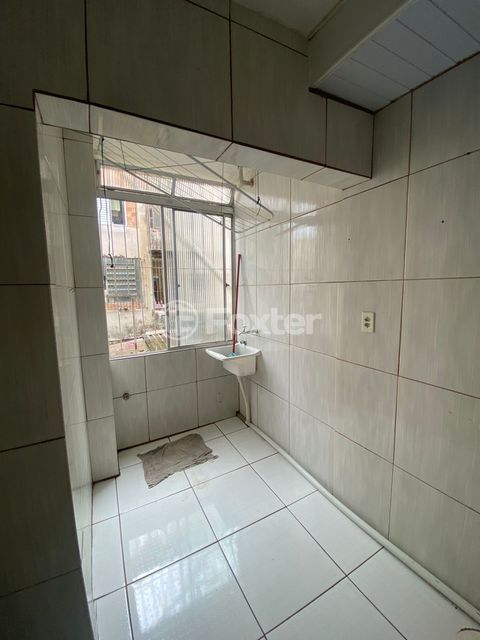 Image 4 - 818704