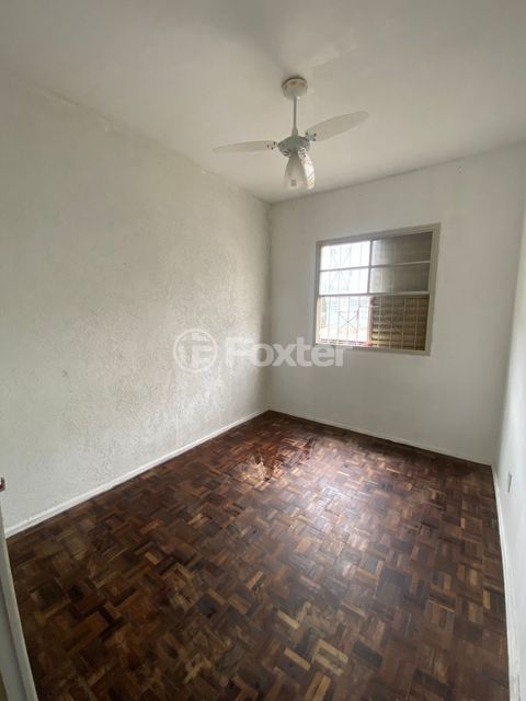 Image 6 - 818704