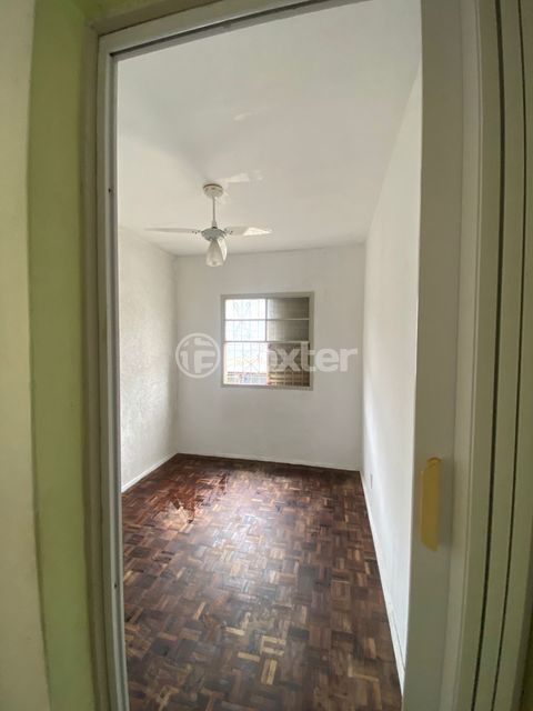 Image 5 - 818704