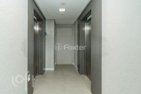 Image 3 - 818825