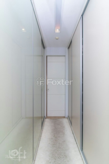 Image 32 - 819107