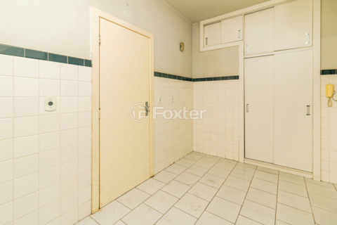 Image 22 - 819132