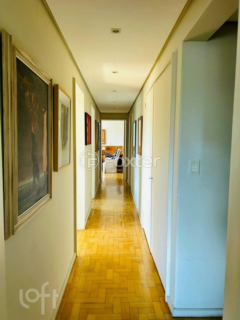 Image 18 - 819517