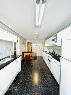 Image 11 - 819517