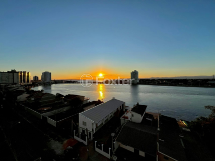 Image 5 - 821594