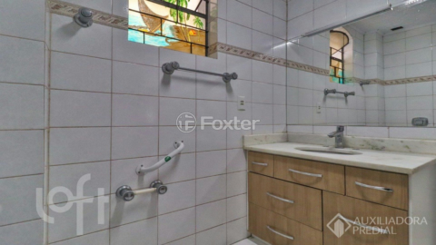 Image 33 - 823267