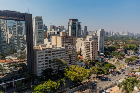 Image 18 - 825048