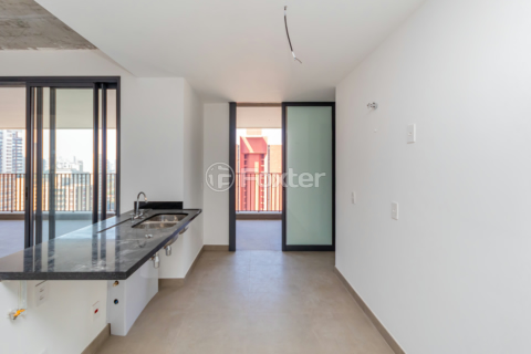 Image 33 - 825048
