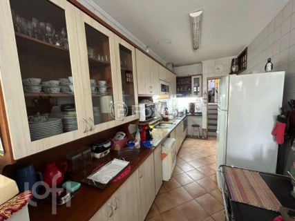 Image 5 - 825528