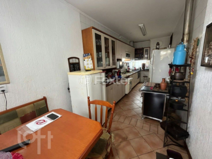 Image 6 - 825528