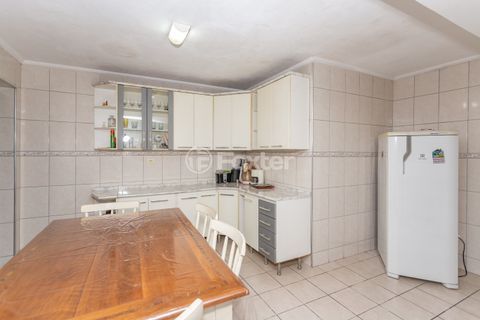 Image 35 - 825597