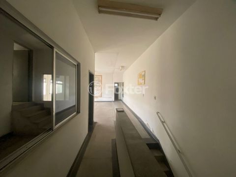 Image 11 - 825876