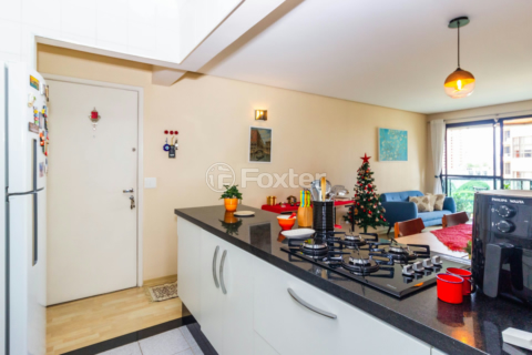 Image 8 - 826553
