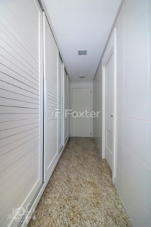 Image 31 - 826677