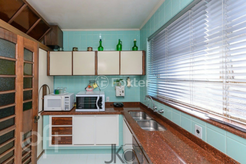 Image 9 - 826685