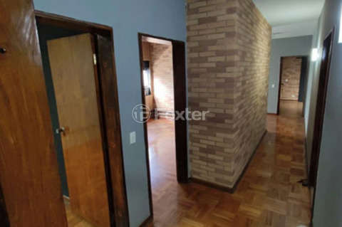 Image 8 - 826931