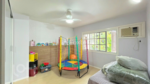 Image 32 - 827207