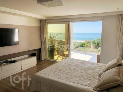 Image 18 - 827257