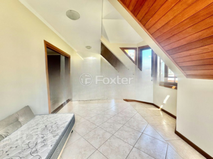 Image 31 - 827300