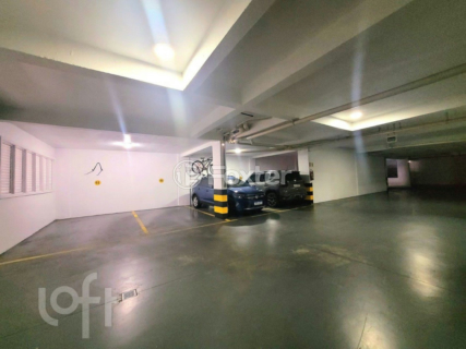 Image 33 - 827325