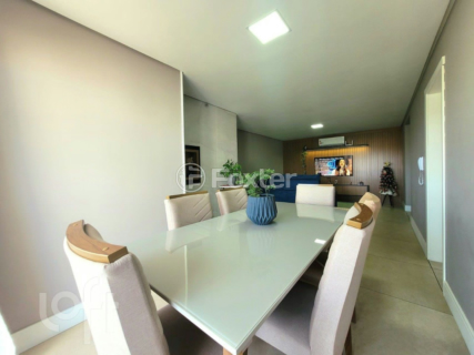 Image 21 - 827325
