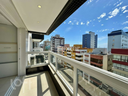 Image 19 - 827579