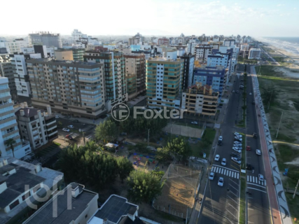 Image 23 - 828090