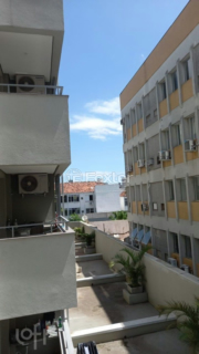Image 9 - 828810