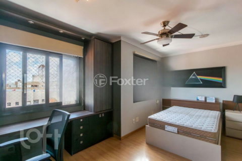 Image 12 - 828940