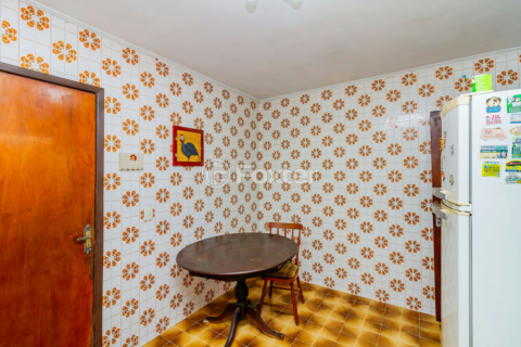 Image 37 - 830401