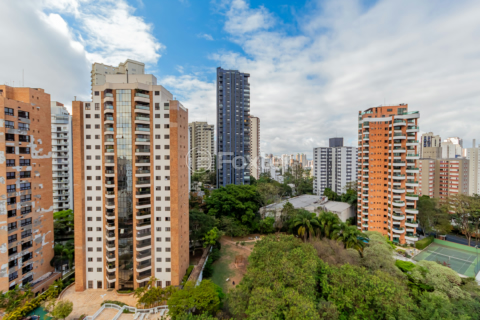 Image 7 - 831085