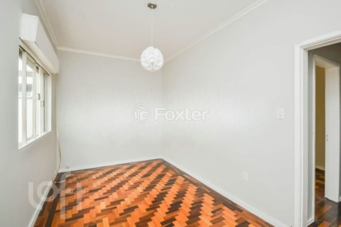 Image 8 - 831306