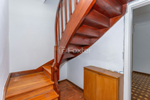 Image 36 - 831547