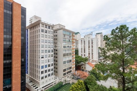 Image 12 - 831989