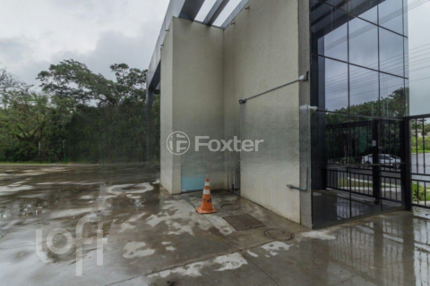 Image 10 - 832526