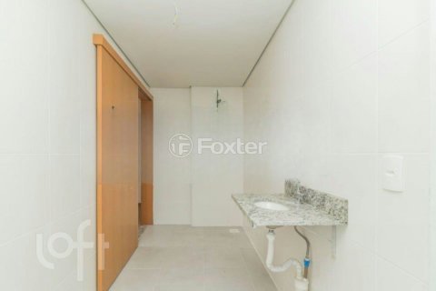 Image 6 - 832526