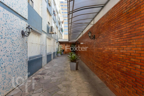 Image 20 - 832930