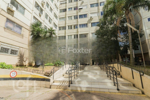 Image 21 - 833062