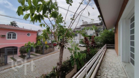 Image 6 - 833120